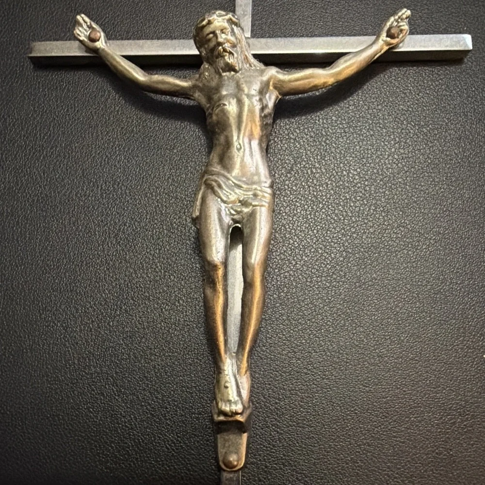VINTAGE Metal CRUCIFIX INRI 10